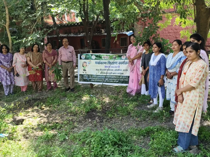 इंदौर के महारानी लक्ष्मीबाई कन्या महाविद्यालय में इकोक्लब ने किया वृक्षारोपण