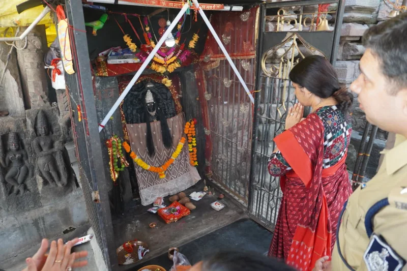 कलेक्टर एवं पुलिस अधीक्षक ने आष्टा स्थित प्राचीन मंदिर का किया निरीक्षणमां काली की पूजा-अर्चना कर जिले की…