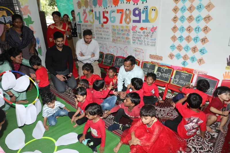 कलेक्टर श्री नारायन ने किया परासिया के आंगनबाड़ी केंद्र क्रमांक 12 का निरीक्षण