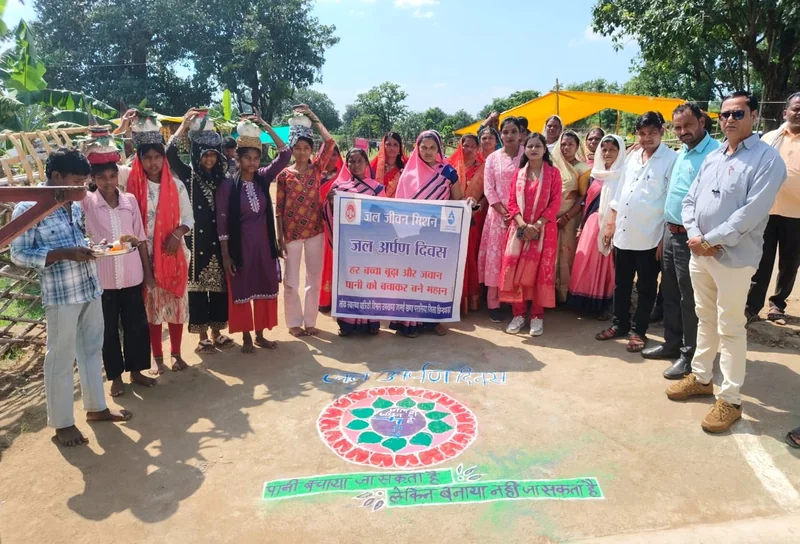 खिड़की कनेरी में मनाया गया जल अर्पण दिवस